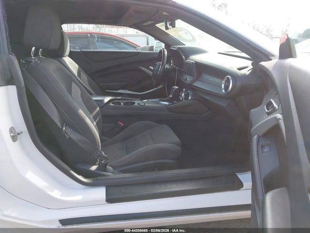 2018 CHEVROLET CAMARO 1G1FB3DX5J0118228 Photo 4