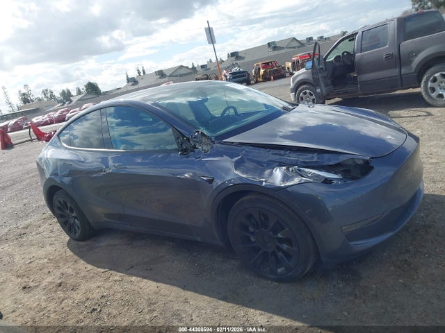Продаж на аукціоні авто 2024 Tesla Model Y Long Range Dual Motor All-wheel Drive, vin: 7SAYGDEE7RA217635, номер лоту: 44308594