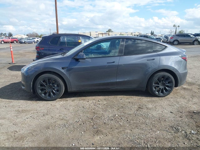 Продаж на аукціоні авто 2024 Tesla Model Y Long Range Dual Motor All-wheel Drive, vin: 7SAYGDEE7RA217635, номер лоту: 44308594