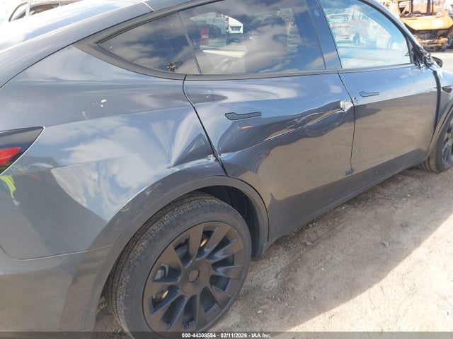 Продаж на аукціоні авто 2024 Tesla Model Y Long Range Dual Motor All-wheel Drive, vin: 7SAYGDEE7RA217635, номер лоту: 44308594