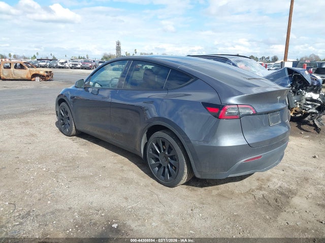 2024 TESLA MODEL Y 7SAYGDEE7RA217635 Photo 2