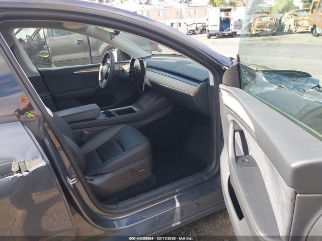 2024 TESLA MODEL Y 7SAYGDEE7RA217635 Photo 4