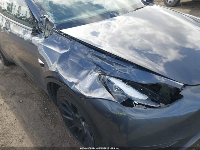 2024 TESLA MODEL Y 7SAYGDEE7RA217635 Photo 5