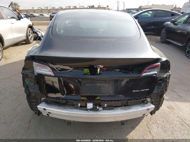 2021 Tesla Model 3 Long Range Dual Motor All-wheel Drive მანქანა იყიდება აუქციონზე, vin: 5YJ3E1EB1MF085548, აუქციონის ნომერი: 44308609