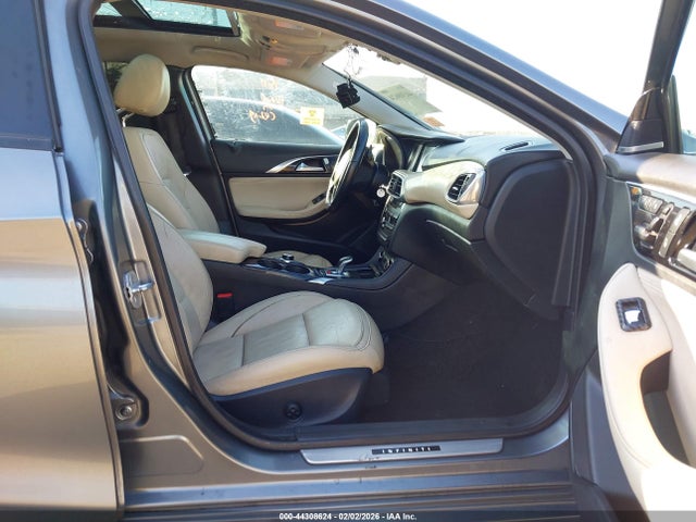 SJKCH5CP0HA026452 Infiniti Qx30 Premium