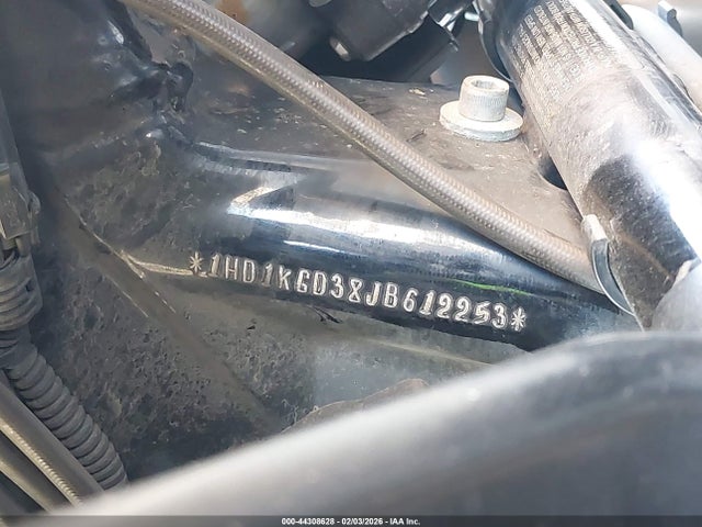 1HD1KGD38JB612253 Harley-Davidson FLTRU