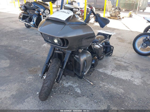 1HD1KGD38JB612253 Harley-Davidson FLTRU