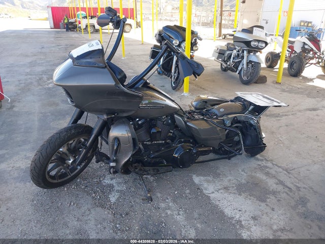1HD1KGD38JB612253 Harley-Davidson FLTRU