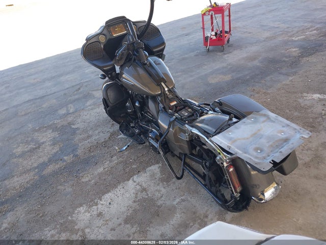 1HD1KGD38JB612253 Harley-Davidson FLTRU