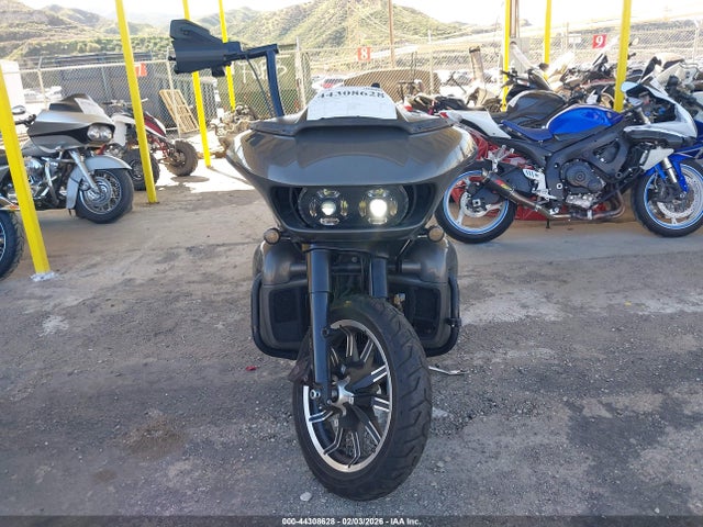 1HD1KGD38JB612253 Harley-Davidson FLTRU