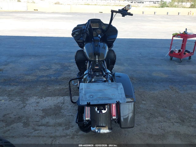 1HD1KGD38JB612253 Harley-Davidson FLTRU