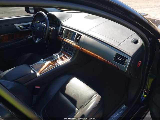2014 JAGUAR XF SAJWA0EX1E8U18140 Photo 4