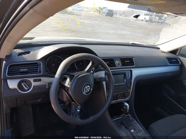 1VWAT7A30GC020767 Volkswagen Passat 1.8t S