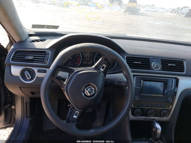 1VWAT7A30GC020767 Volkswagen Passat 1.8t S