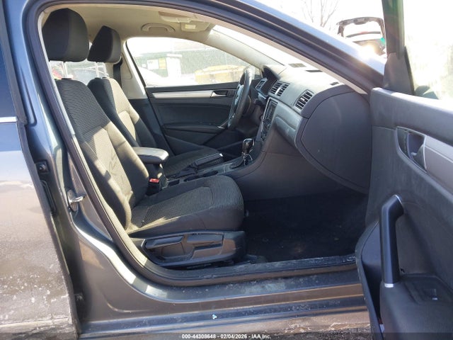 1VWAT7A30GC020767 Volkswagen Passat 1.8t S