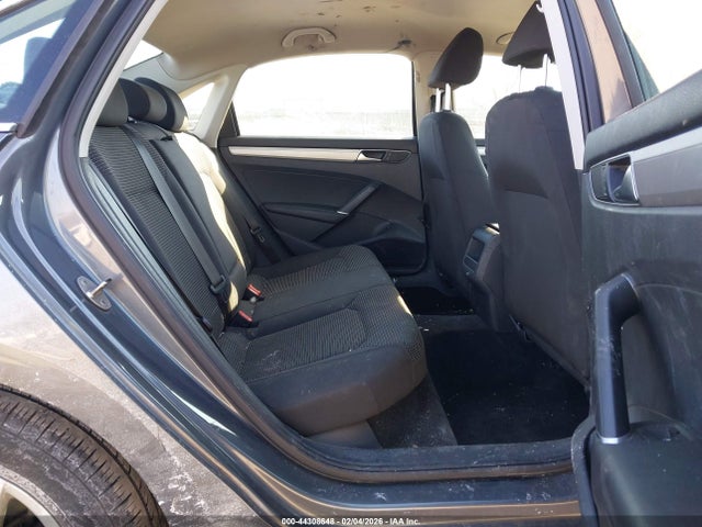 1VWAT7A30GC020767 Volkswagen Passat 1.8t S