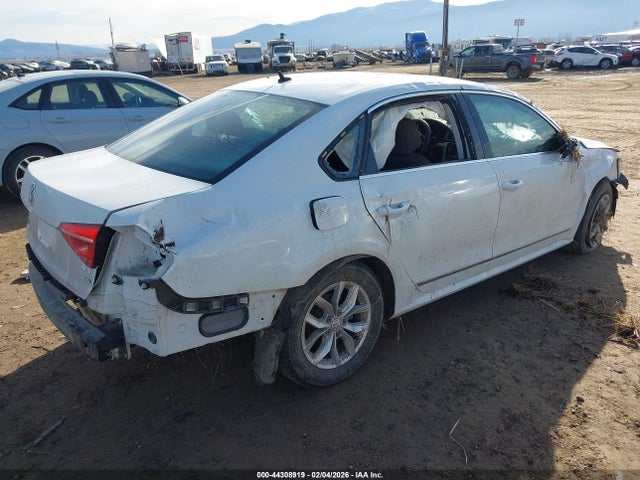 Продажа на аукционе авто 2016 Volkswagen Passat 1.8t S, vin: 1VWAT7A33GC002831, номер лота: 44308919