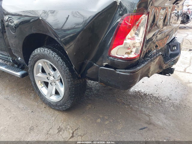 Продажа на аукционе авто 2017 Ram 1500 Express  4x4 5'7 Box, vin: 3C6RR7KT2HG795760, номер лота: 44308955