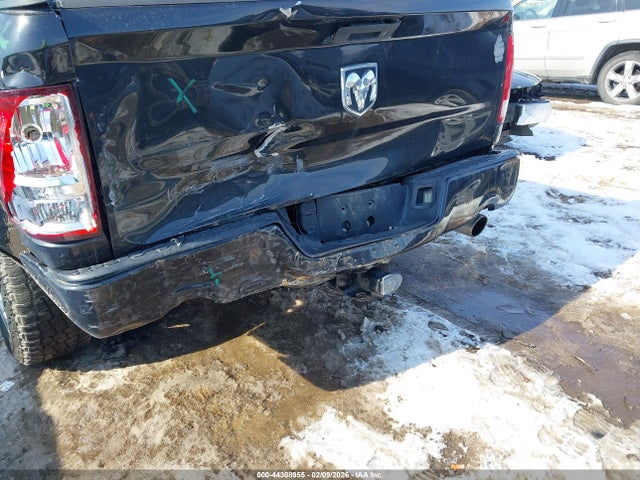 Продажа на аукционе авто 2017 Ram 1500 Express  4x4 5'7 Box, vin: 3C6RR7KT2HG795760, номер лота: 44308955