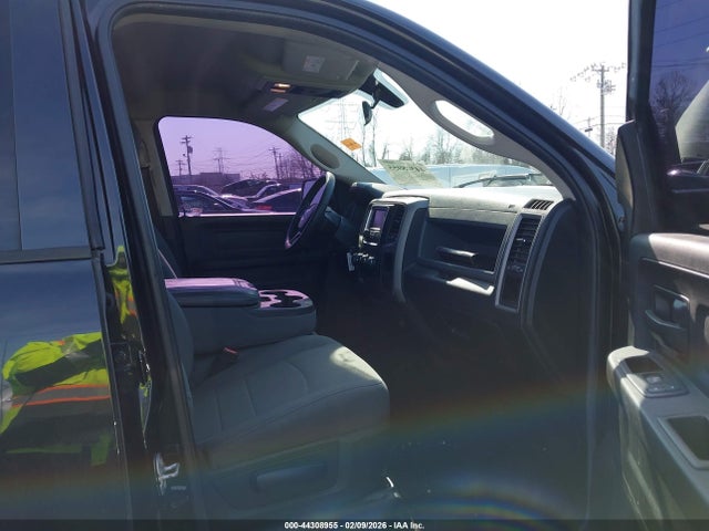 Продажа на аукционе авто 2017 Ram 1500 Express  4x4 5'7 Box, vin: 3C6RR7KT2HG795760, номер лота: 44308955