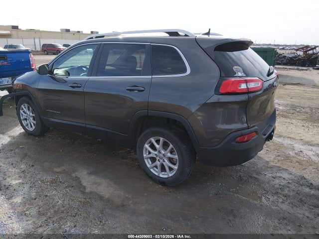 1C4PJLCSXHW549613 Jeep Cherokee Latitude Fwd