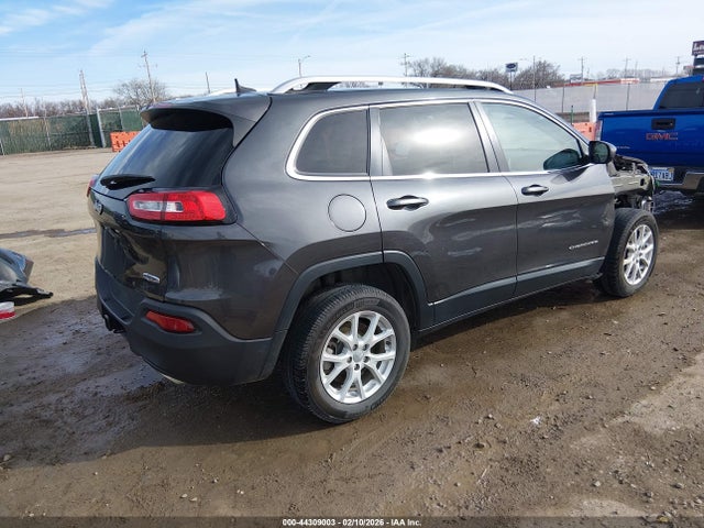 1C4PJLCSXHW549613 Jeep Cherokee Latitude Fwd