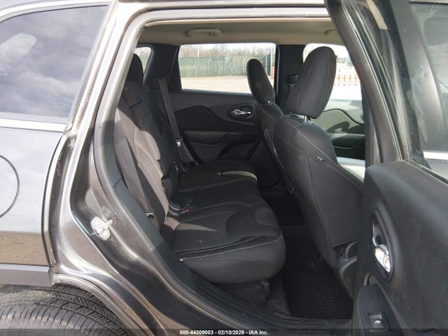 1C4PJLCSXHW549613 Jeep Cherokee Latitude Fwd