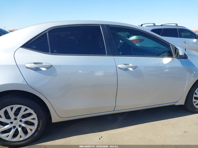 Toyota COROLLA LE 2018 5YFBURHE2JP747950 Image 13