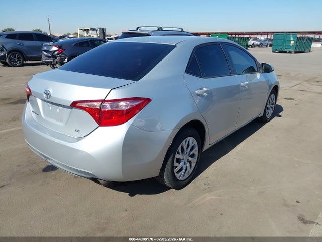 Toyota COROLLA LE 2018 5YFBURHE2JP747950 Image 4