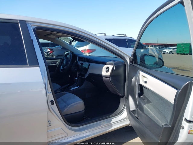 Toyota COROLLA LE 2018 5YFBURHE2JP747950 Image 5
