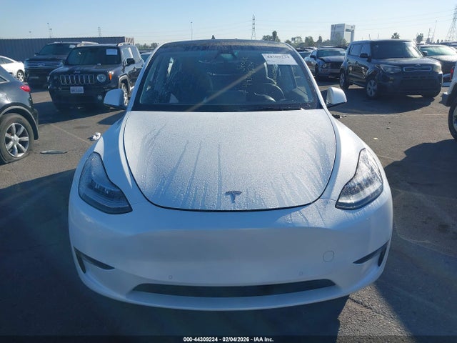 2022 Tesla Model Y Long Range Dual Motor All-wheel Drive მანქანა იყიდება აუქციონზე, vin: 7SAYGDEE2NF450206, აუქციონის ნომერი: 44309234