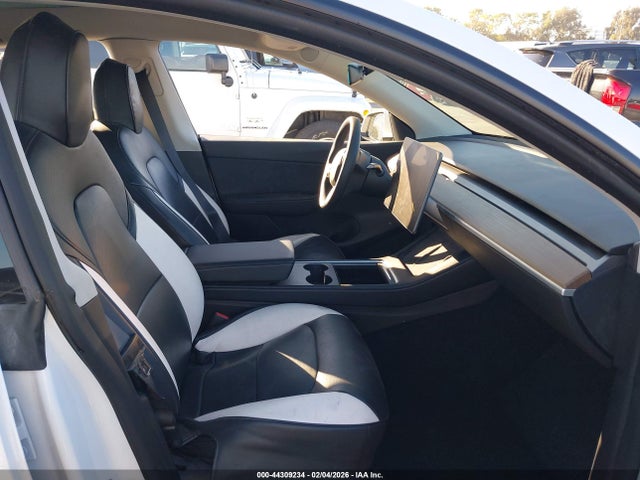 2022 Tesla Model Y Long Range Dual Motor All-wheel Drive მანქანა იყიდება აუქციონზე, vin: 7SAYGDEE2NF450206, აუქციონის ნომერი: 44309234