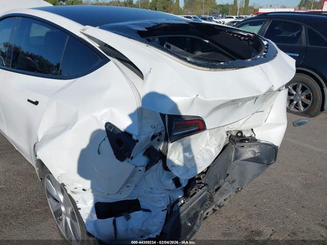 2022 Tesla Model Y Long Range Dual Motor All-wheel Drive მანქანა იყიდება აუქციონზე, vin: 7SAYGDEE2NF450206, აუქციონის ნომერი: 44309234