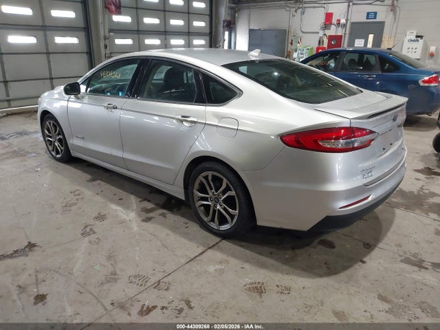 3FA6P0RU9KR257467 Ford Fusion Hybrid Titanium