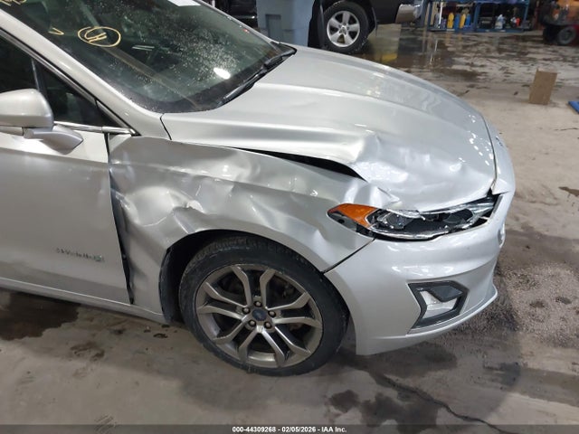 3FA6P0RU9KR257467 Ford Fusion Hybrid Titanium