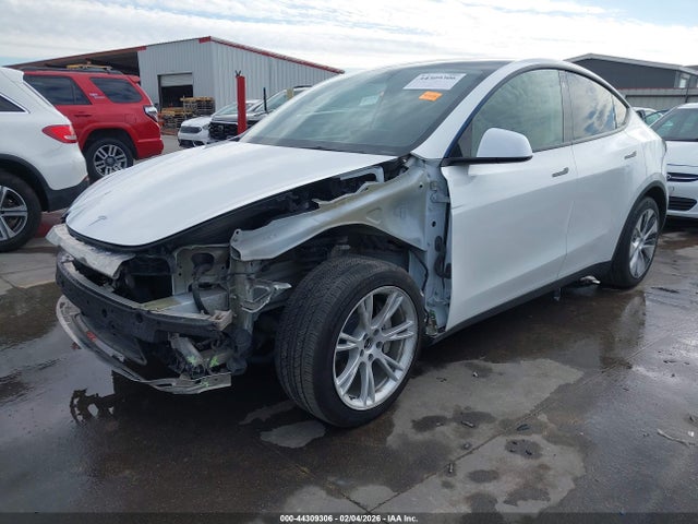 2021 TESLA MODEL Y 5YJYGDEE0MF194269 Photo 1