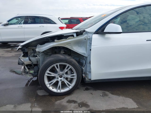2021 TESLA MODEL Y 5YJYGDEE0MF194269 Photo 5