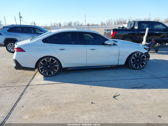 Продажа на аукционе авто 2024 Bmw 530i, vin: WBA43FJ05RCR52950, номер лота: 44309312