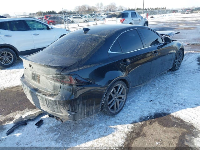Lexus IS 300 2018 JTHC81D2XJ5027491 Image 4