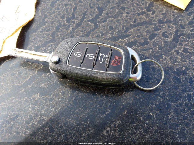 KM8J33A41GU114991 Hyundai TUCSON SE