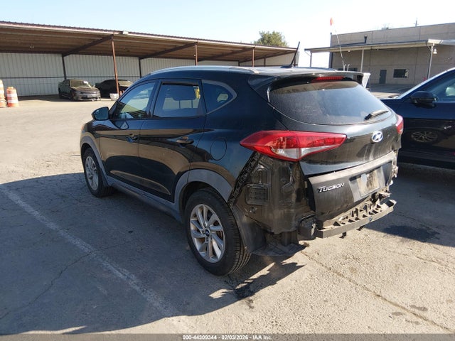 KM8J33A41GU114991 Hyundai TUCSON SE