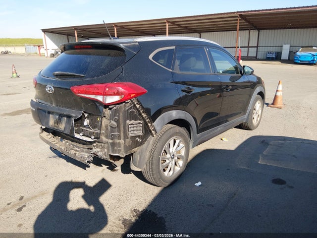 KM8J33A41GU114991 Hyundai TUCSON SE