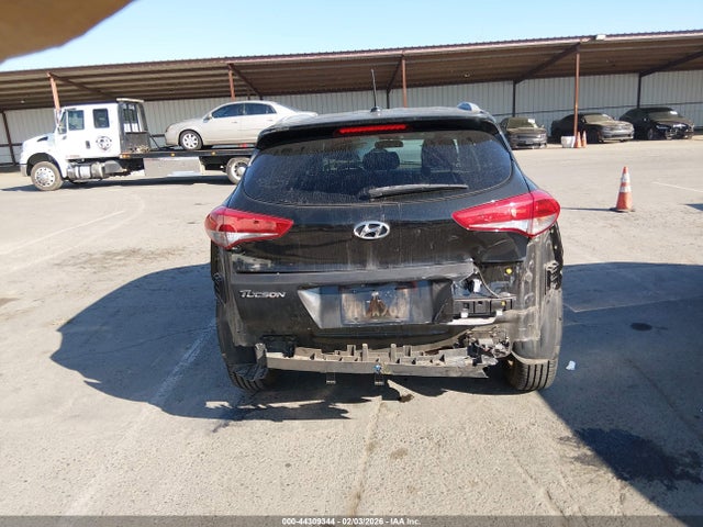 KM8J33A41GU114991 Hyundai TUCSON SE