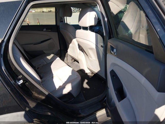 KM8J33A41GU114991 Hyundai TUCSON SE