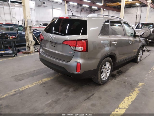 KIA SORENTO LX 2015 5XYKT4A62FG623147 Image 4