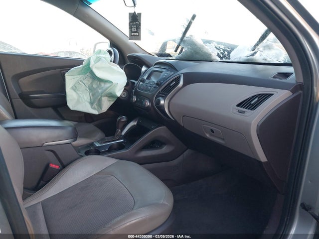 KM8JU3AG5FU072878 Hyundai TUCSON SE