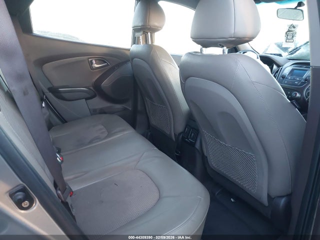KM8JU3AG5FU072878 Hyundai TUCSON SE