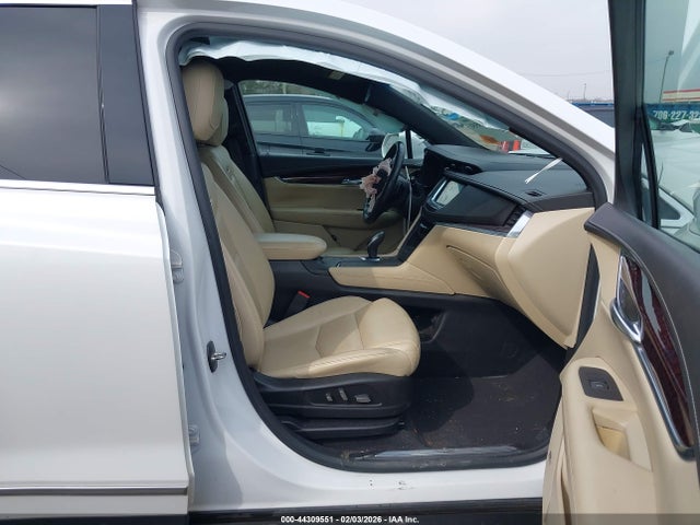 2017 CADILLAC XT5 1GYKNCRSXHZ185076 Photo 4