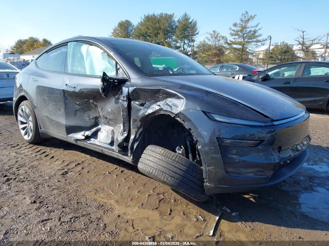 2026 TESLA MODEL Y 7SAYGDED6TF462895 Photo 0