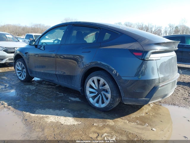 2026 TESLA MODEL Y 7SAYGDED6TF462895 Photo 2